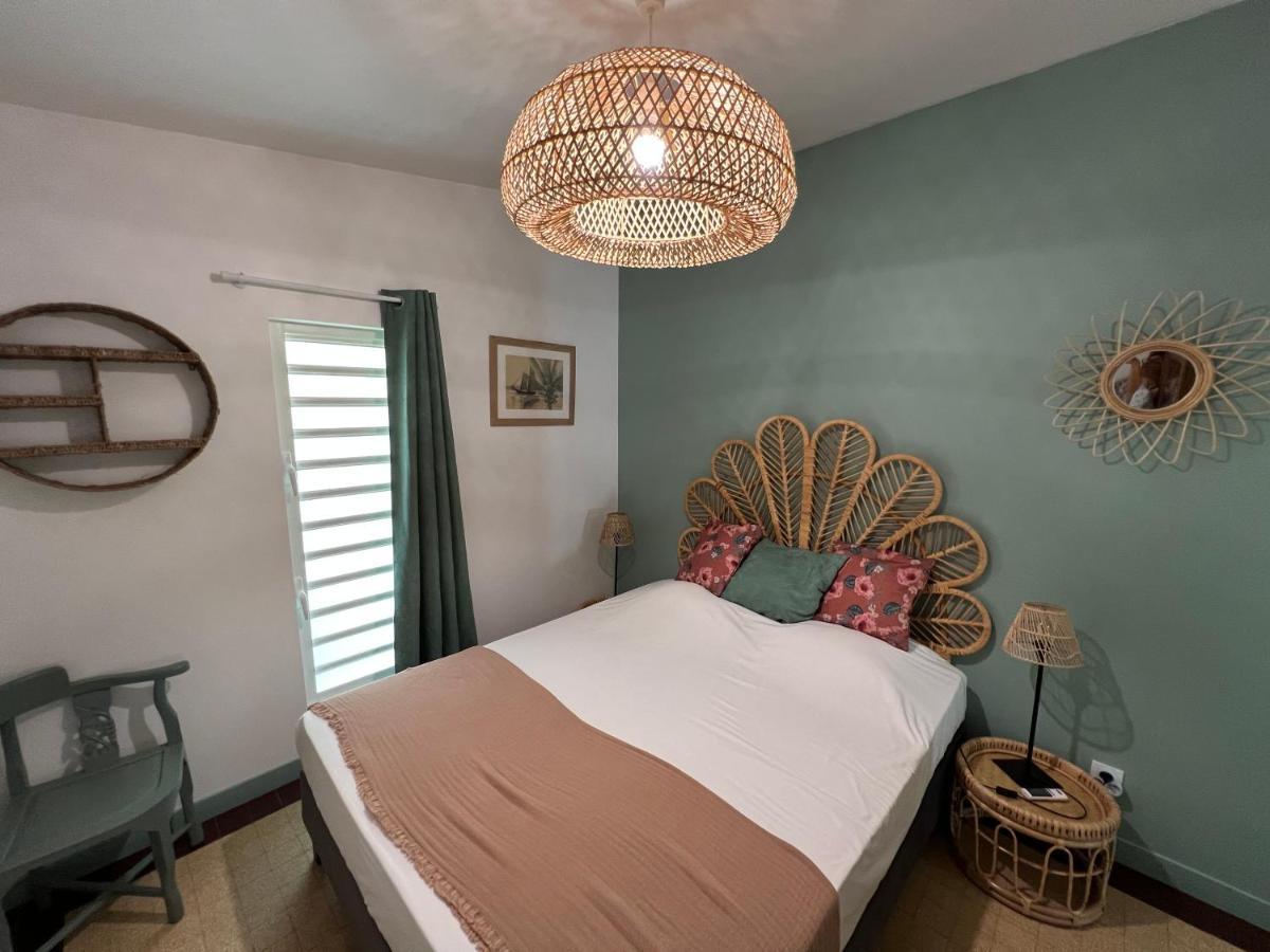Jolie Creole- Villa Sur Le Lagon Ла-Салин-ле-Бен Экстерьер фото